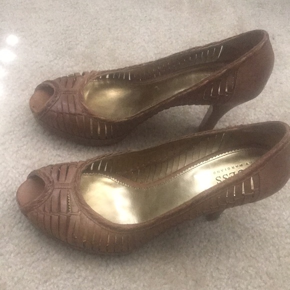 Guess by Marciano size 9 1/2M. - Picture 2 of 5